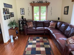 203 Surrey Ln, Arthur, IL 61911