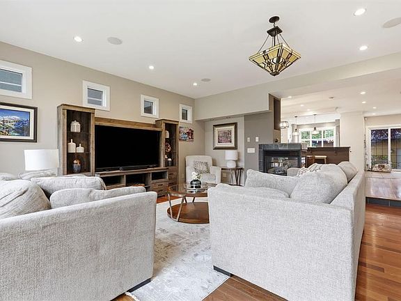 3rd image of 2409 N Westmount Rd NW