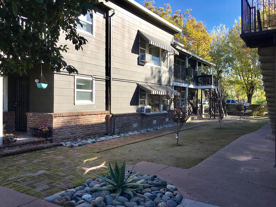 1st image of 300 4th St APT 2