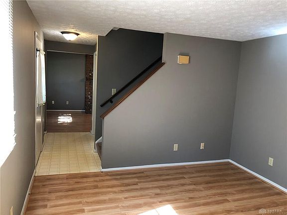 3rd image of 1424 Meadow Moor Dr