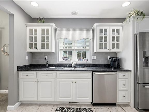 4th image of 1 Aspenwood Cir Unit 1