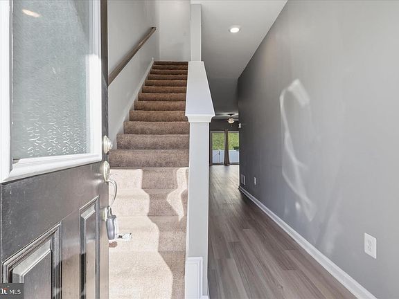 4th image of 129 Paddington St