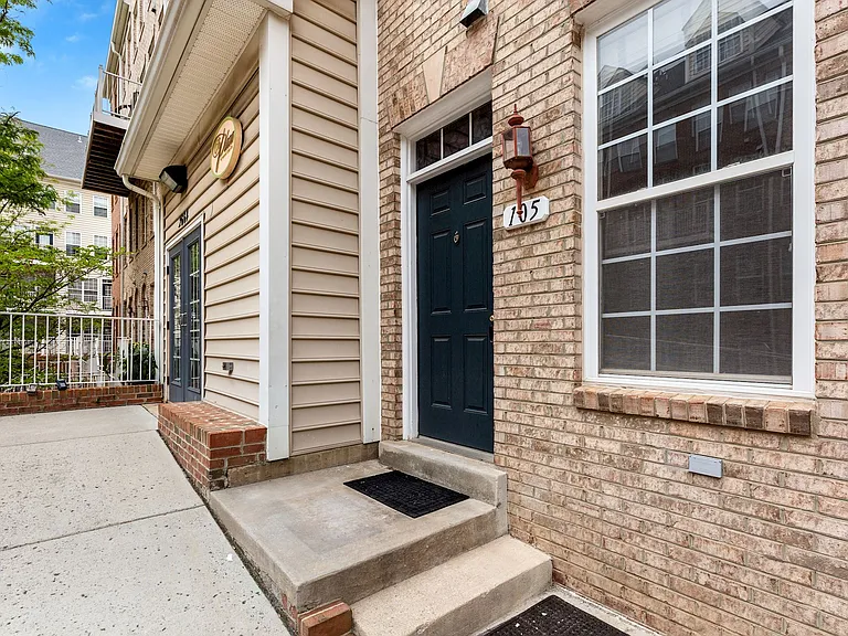 2664 Manhattan Pl #105 — Photo 2
