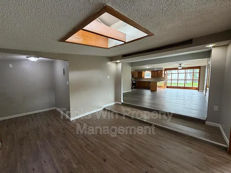 810 Saint Anthony Ln — Photo 10