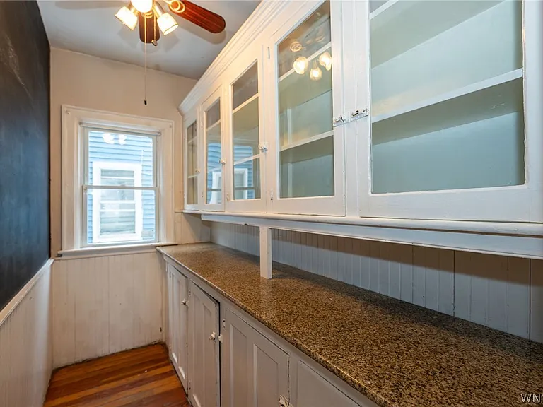 11 Hoyt St — Photo 32