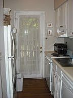 5th image of 613 University Dr APT B4