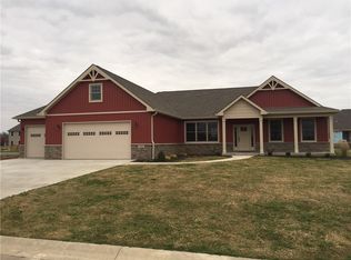 904 N Wild Pine Dr, Yorktown, IN 47396