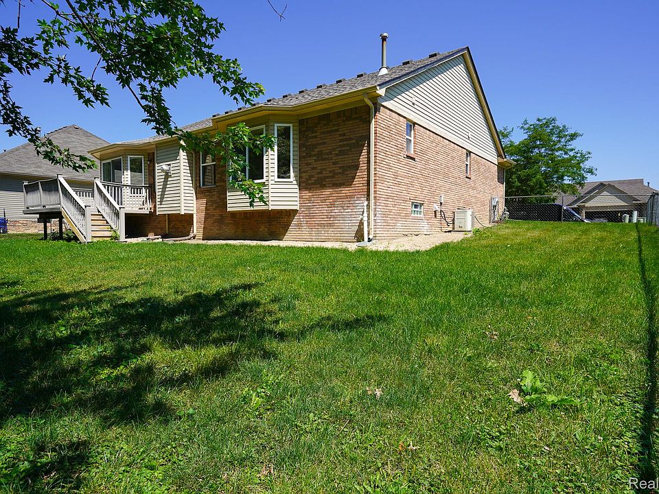 51819 Kings Pointe Dr, photo 8