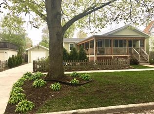 1460 Dewey Ave, Evanston, IL 60201