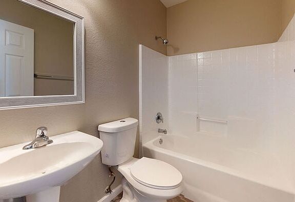 4th image of 4125 E Bellerive Dr
