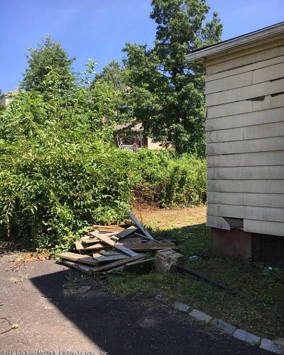 2nd image of 6257 Amboy Rd