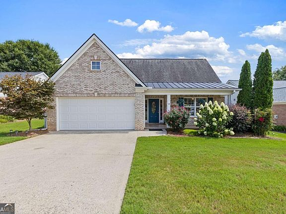 2nd image of 112 Club House Dr