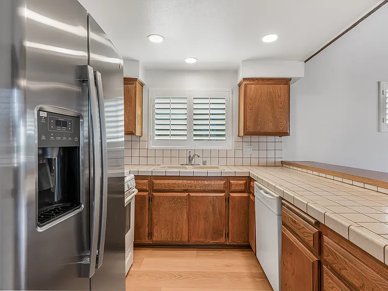 221 Rossmore Dr — Photo 5