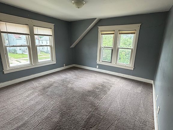 3rd image of 528 S Washington St APT 3
