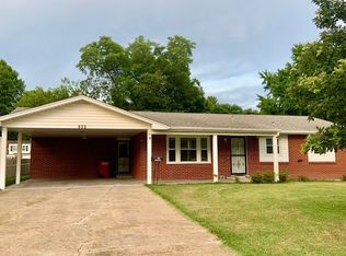 932 Davis Blvd, Sikeston, MO 63801