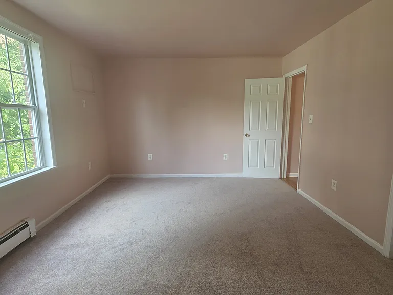 658 E 221st St #2 — Photo 5
