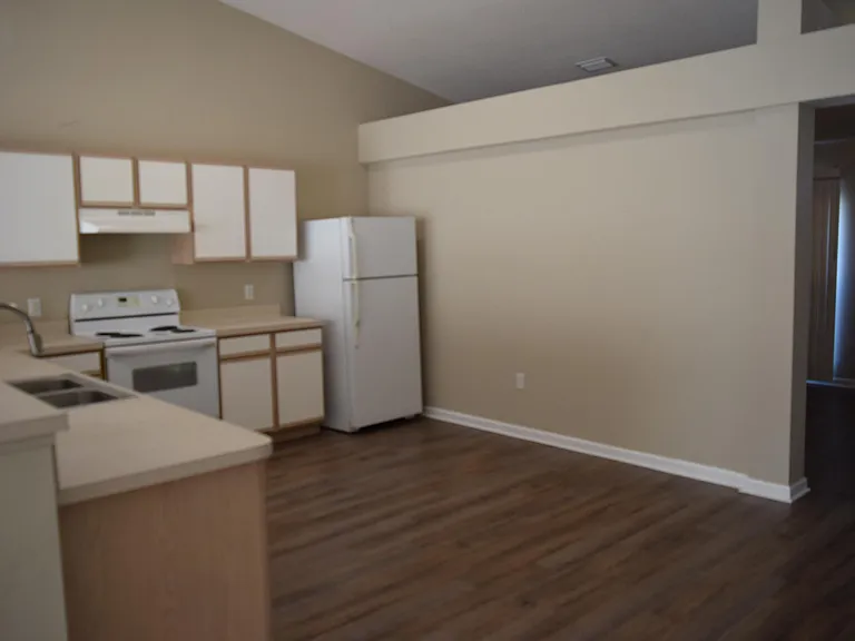 458 Fitzsimmons St SW — Photo 7