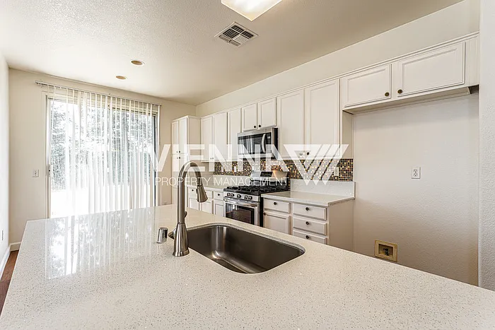 493 Silverhorn Dr — Photo 8