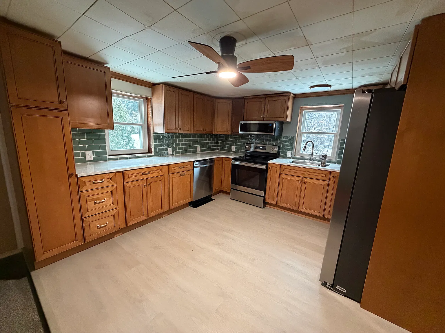 2570 Sanger Ln — Photo 2