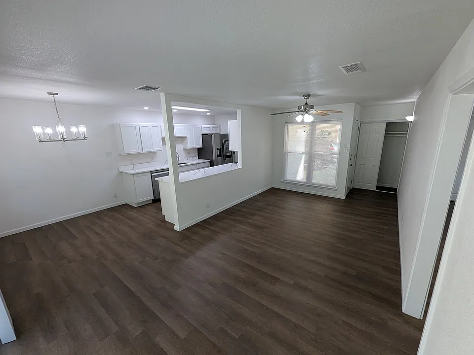 953 Serenade Dr