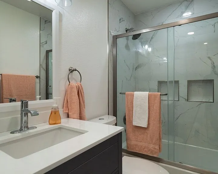 525 N Alhambra Ave #C — Photo 22