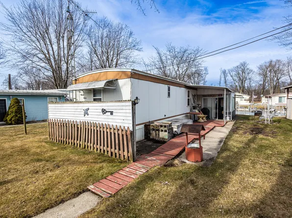 514 Maple Ln, Coldwater, MI 49036