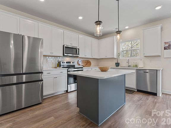 4th image of 467 Hoover Rd