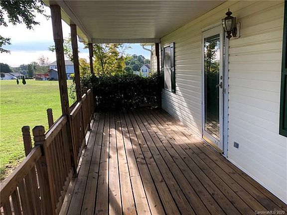 3rd image of 902 Lyndsey Brooke Ct
