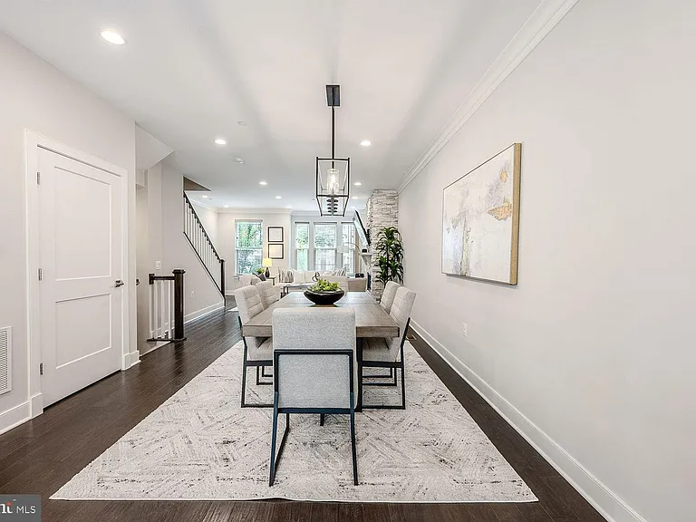 10326 Grosvenor Pl — Photo 8