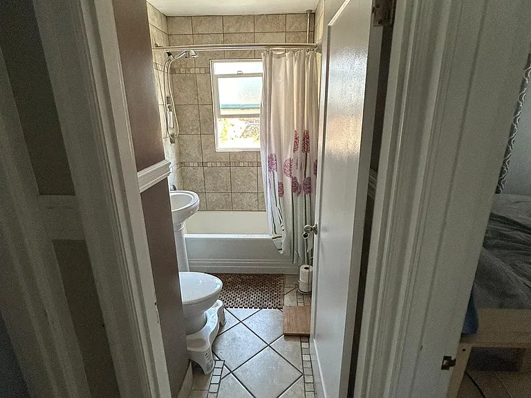 430 Jason Ave N — Photo 18