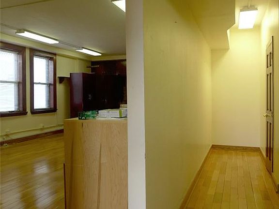 3rd image of 132 Delancey St #2
