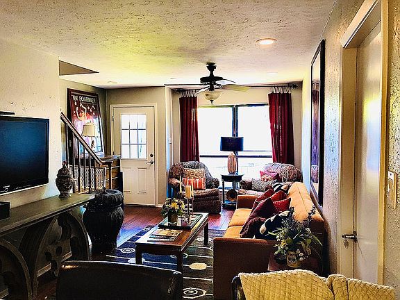 4th image of 1022 Hampshire Ln