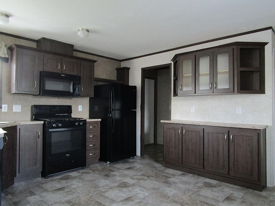 1st image of 21 Pine Dr W