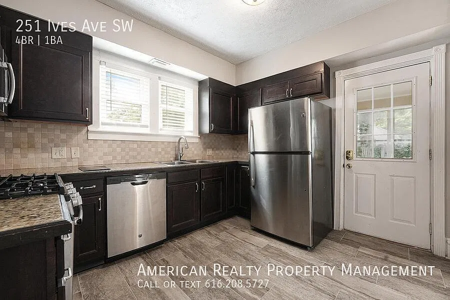 4 bed, 1332 sqft, $2,050 — Photo 3