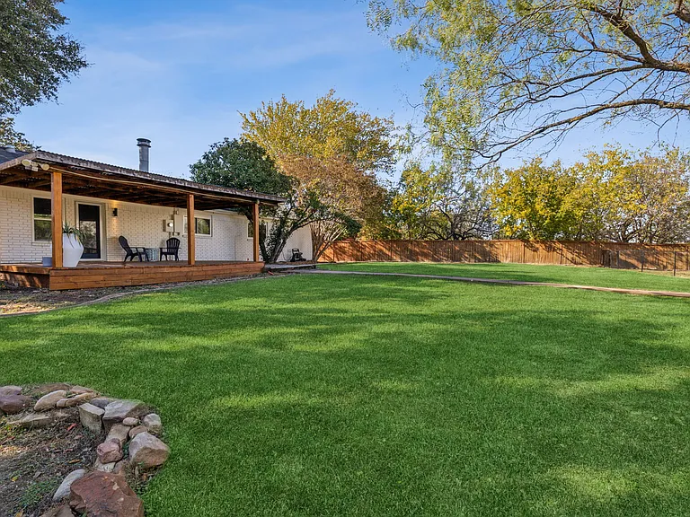 849 N Riverside Dr — Photo 27