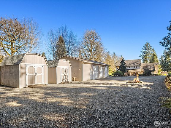 3rd image of 11007 W Lake Joy Drive NE