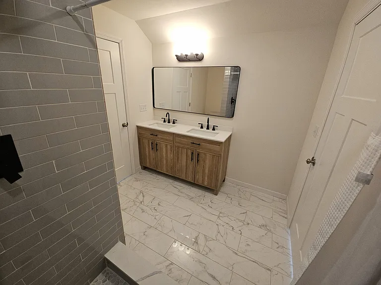 Upstairs bathroom (Bathroom #3)