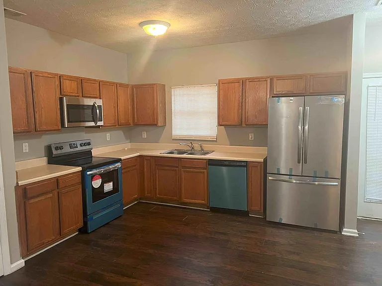 1566 Eastern Sunrise Ln #1566 — Photo 7