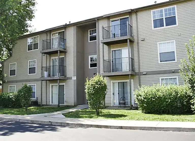 900 Westgate Ave — Photo 3
