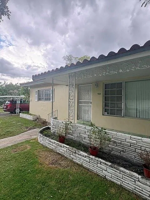 Brickell Estates — Photo 1
