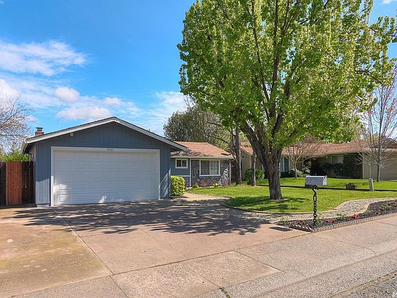3rd image of 8960 Aksarben Dr