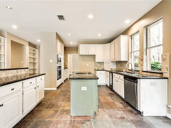 4th image of 212 Hollywood Dr