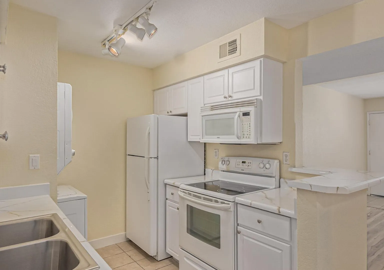 2 bed, 2.0 bath, 962 sqft, $2,000 — Photo 1