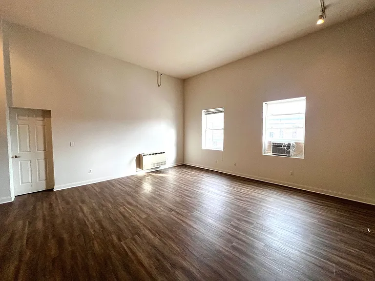 319-323 Broadway Ave S — Photo 13