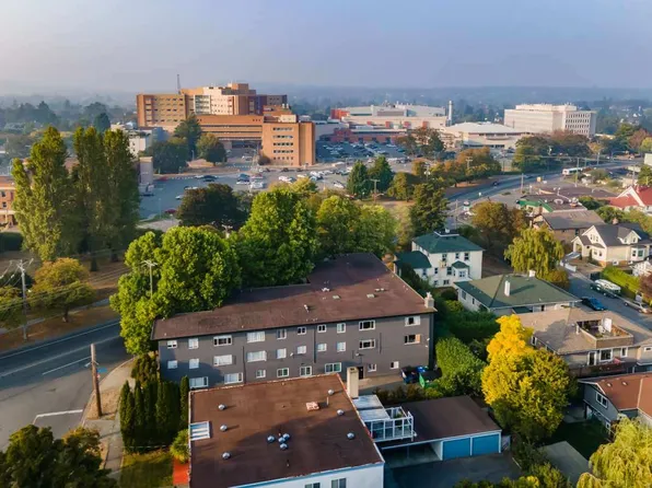 Island Manor Apartments, 1855 Fort St, Victoria, BC V8R 1J9