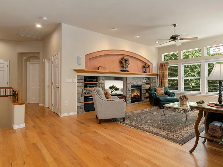 3160 Stevens Cir N — Photo 10