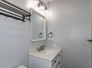 9 E Carriage Dr #9, Chagrin Falls, OH 44022