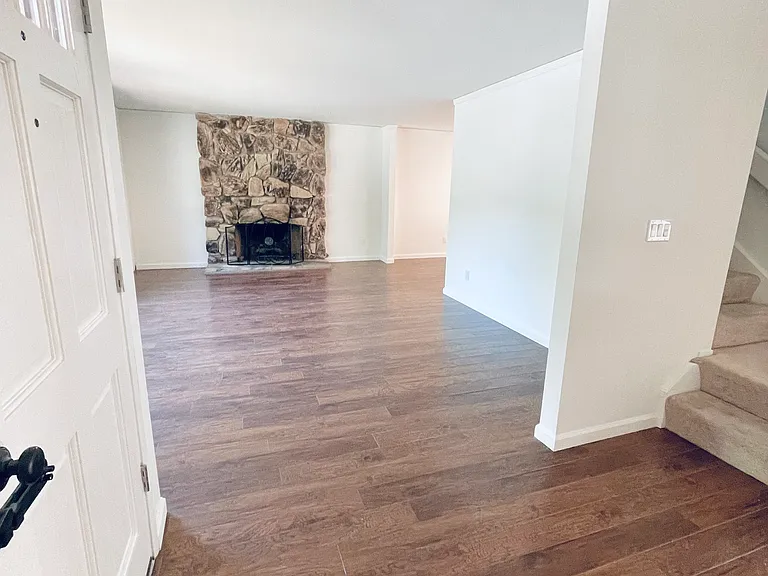 310 Miranda Ln — Photo 3