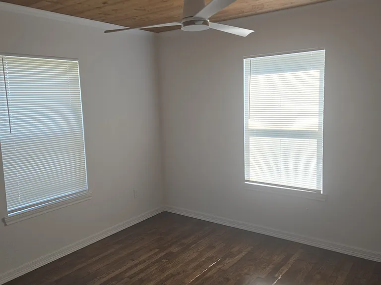 415 N 23rd St — Photo 5