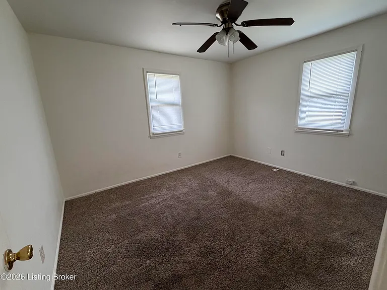 910 Sinclair St — Photo 6